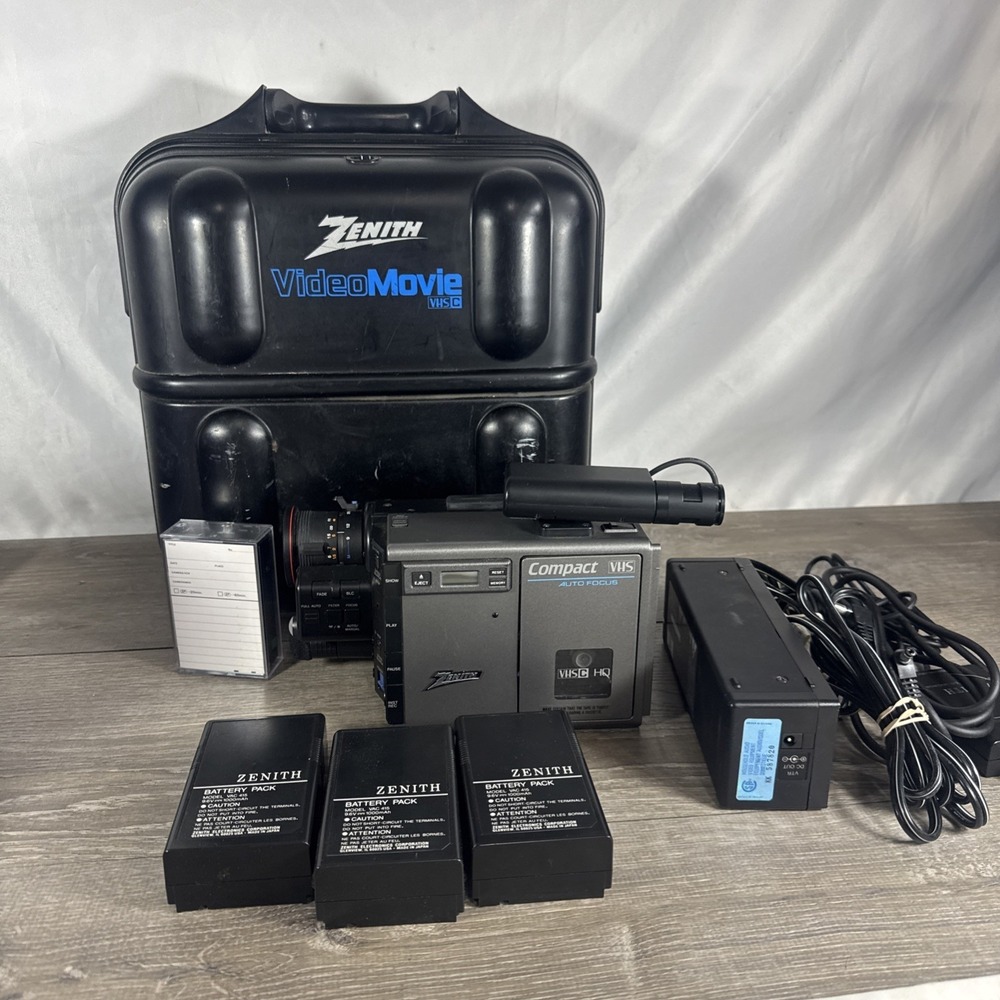 Zenith VM6200 VCR Camcorder w/ Hard Case FOR PARTS OR NOT WORKING Eats Tapes